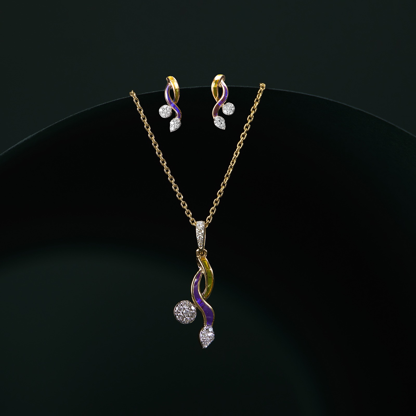 Blooming Twist Diamond Pendant Set
