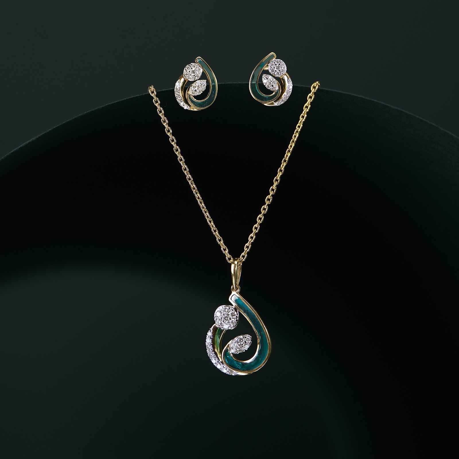 Floral Whirl Diamond Pendant Set