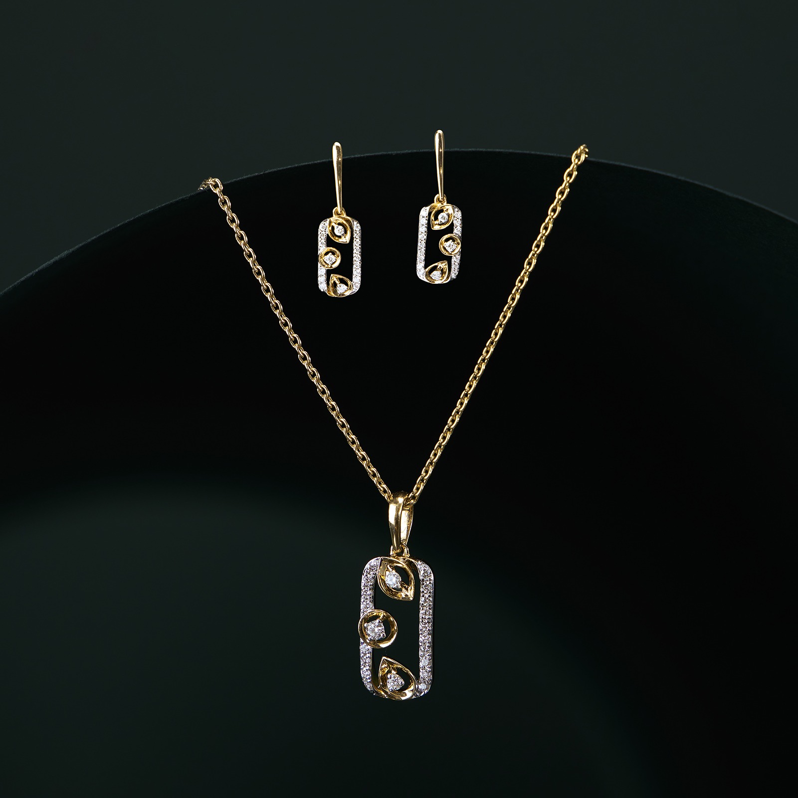 Trinity Spark Diamond Pendant Set