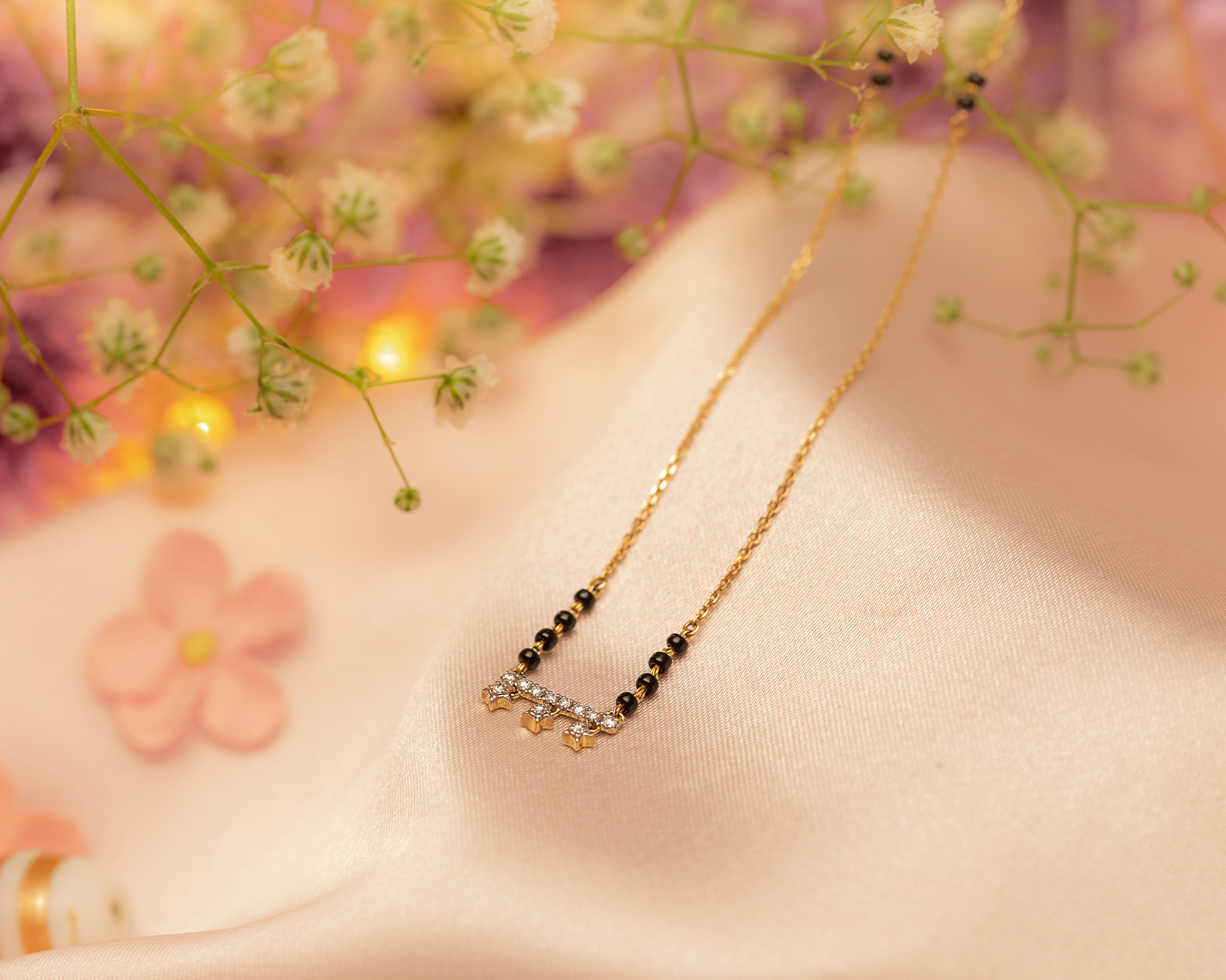 Parni Plain Diamond Mangalsutra Necklace | Fancy Jewellery | CaratLane