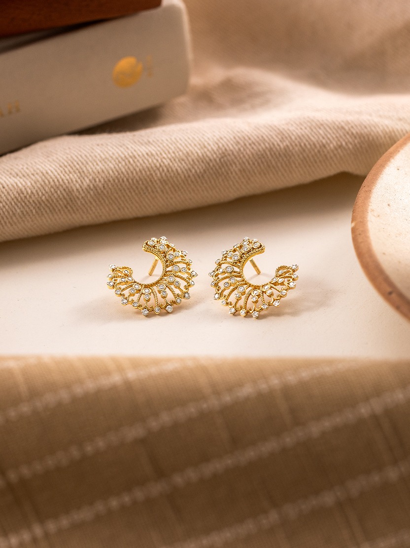 Stunning gold stud earrings 