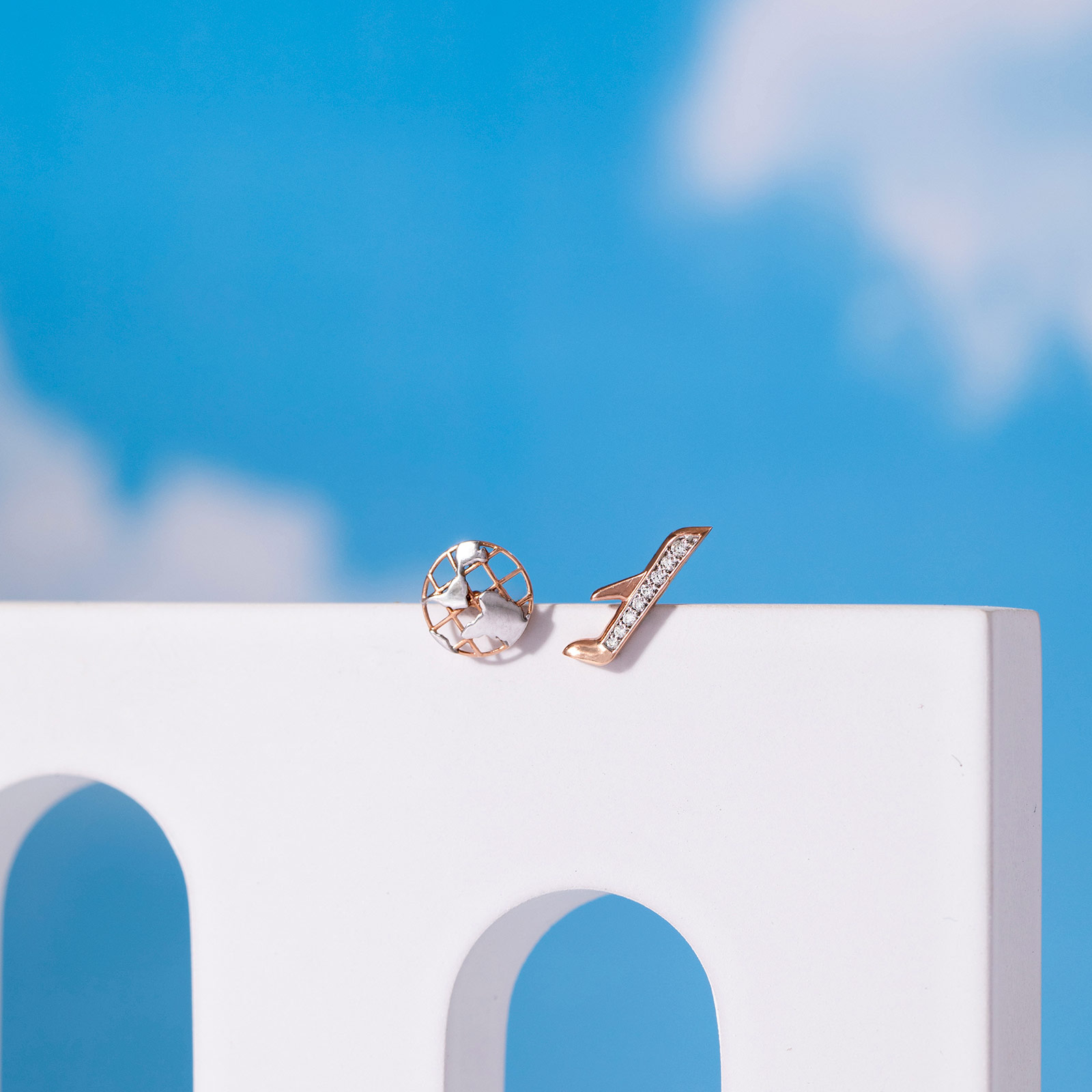 Aero Globe Anting Stud Diamond Misisched