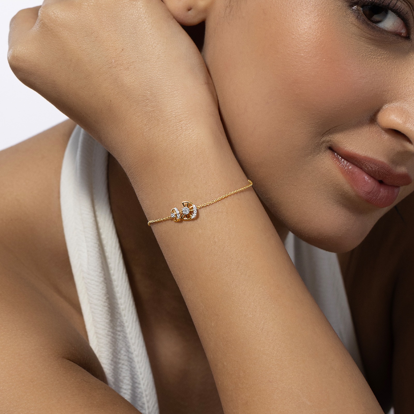 Crescentic Diamond Chain Bracelet