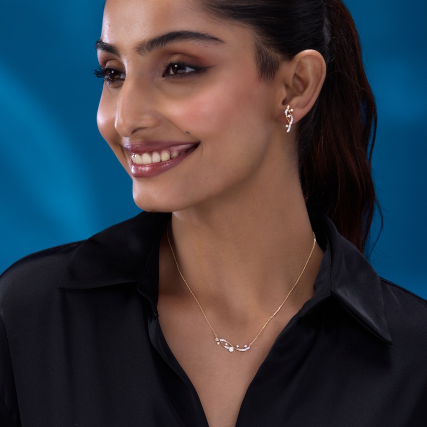 Sleek Shine Diamond Necklace Set