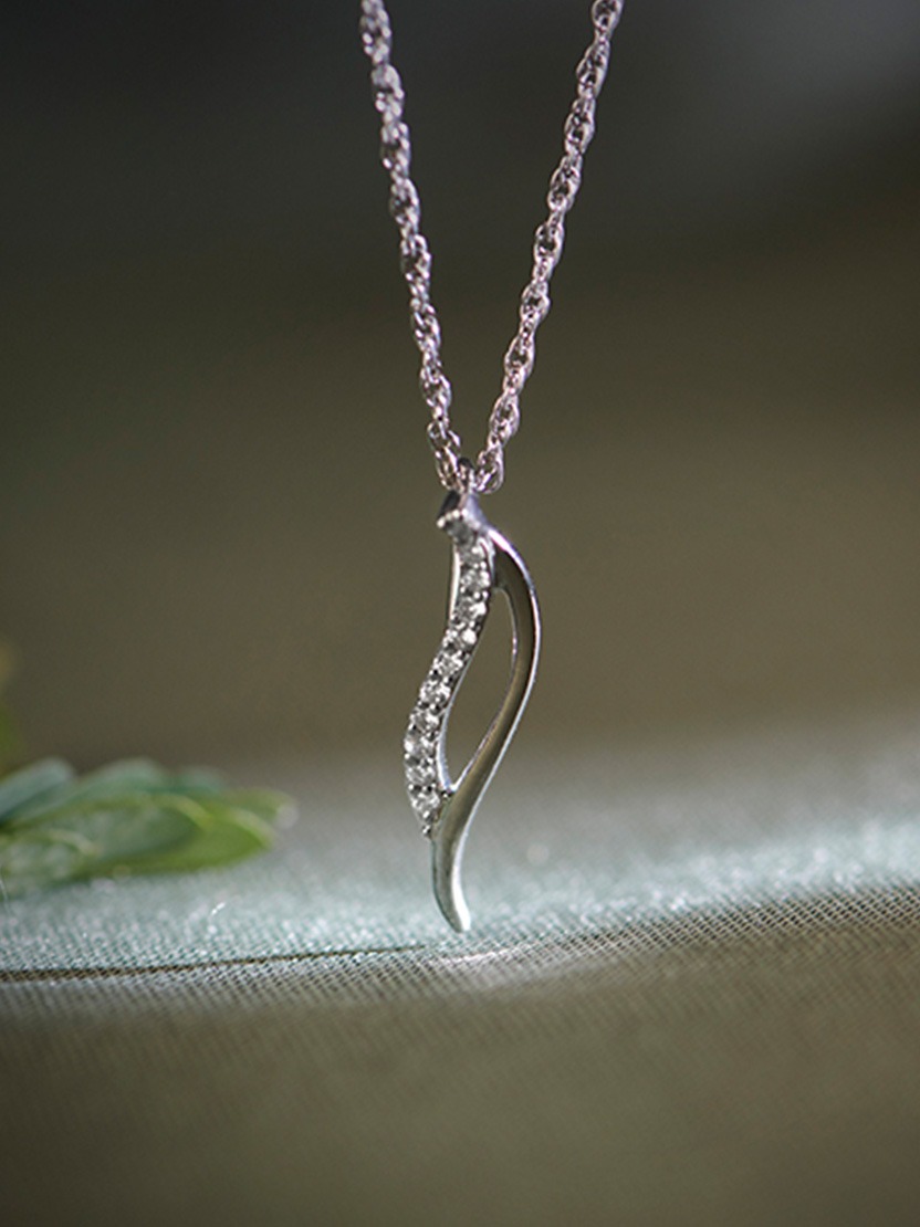 gold diamond necklace and earring set