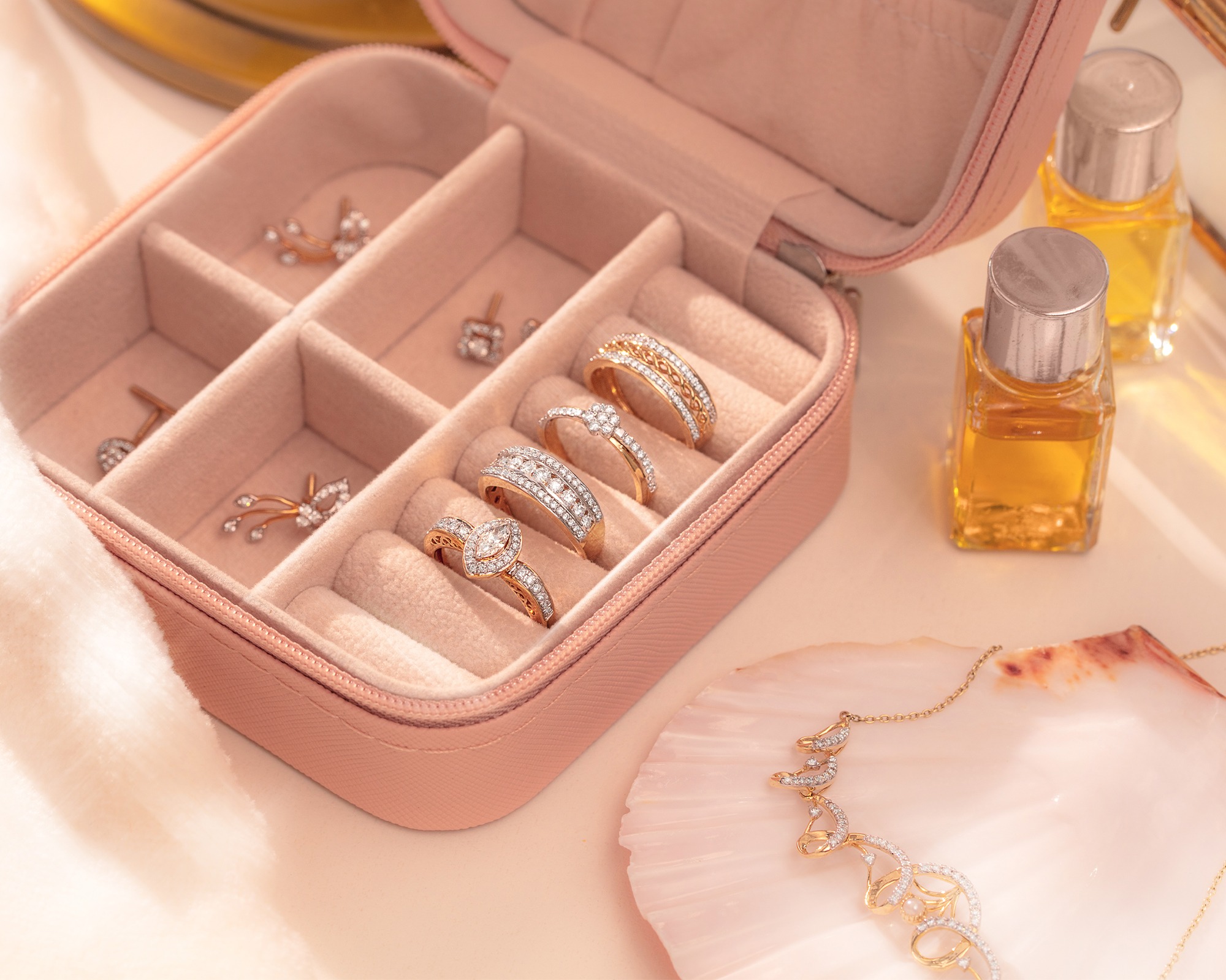 Caratlane jewellery for women's day