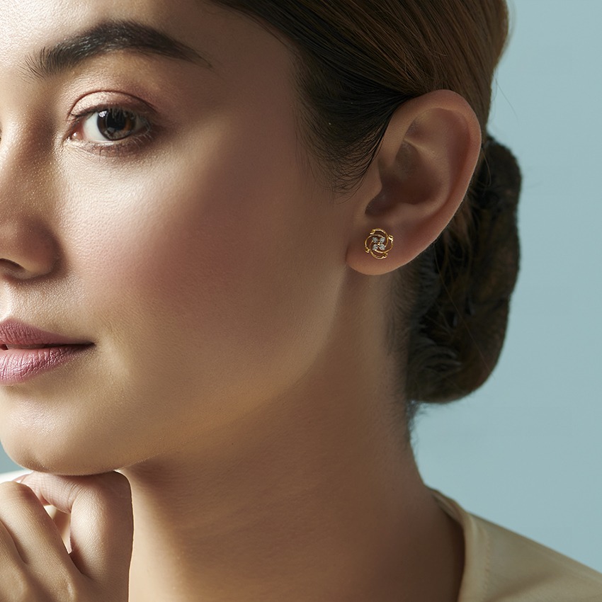 Bright Bloomy Diamond Stud Earrings