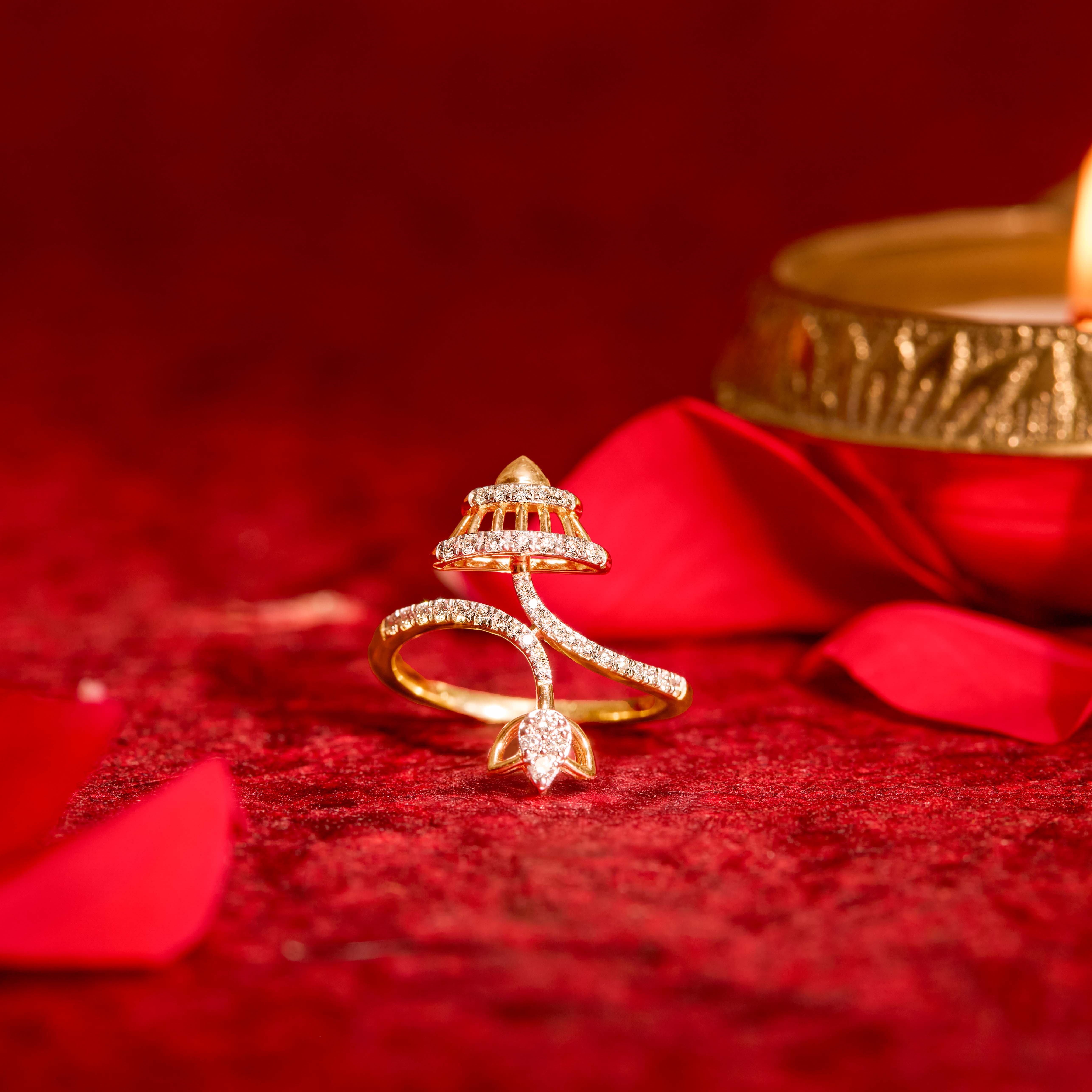 Tircha Panna Diamond Ring