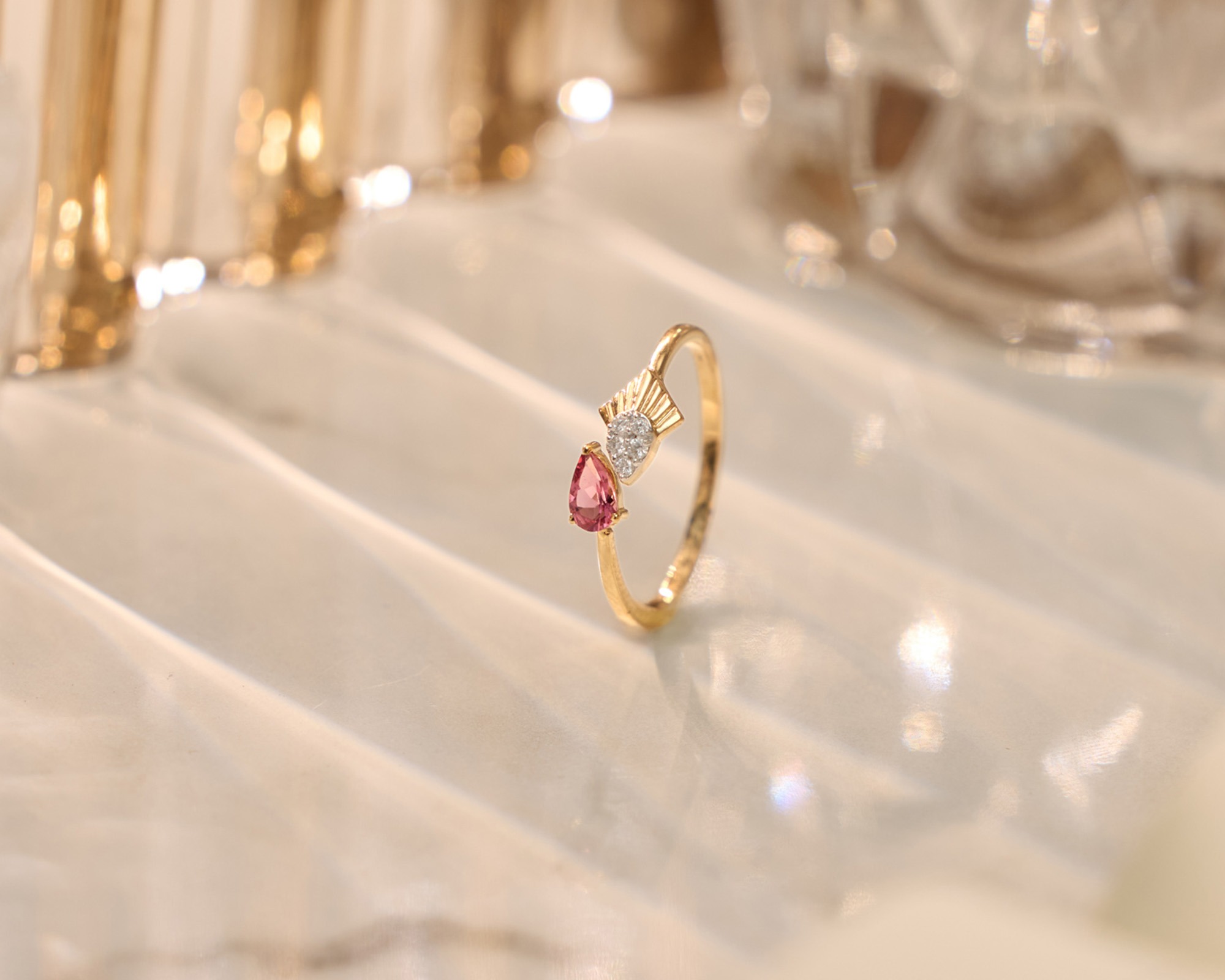 9 karat gold ring