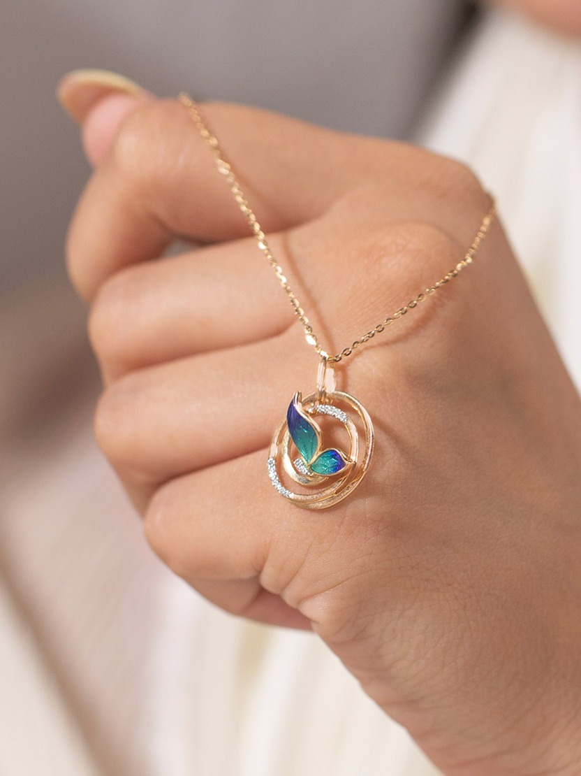 round diamond pendant