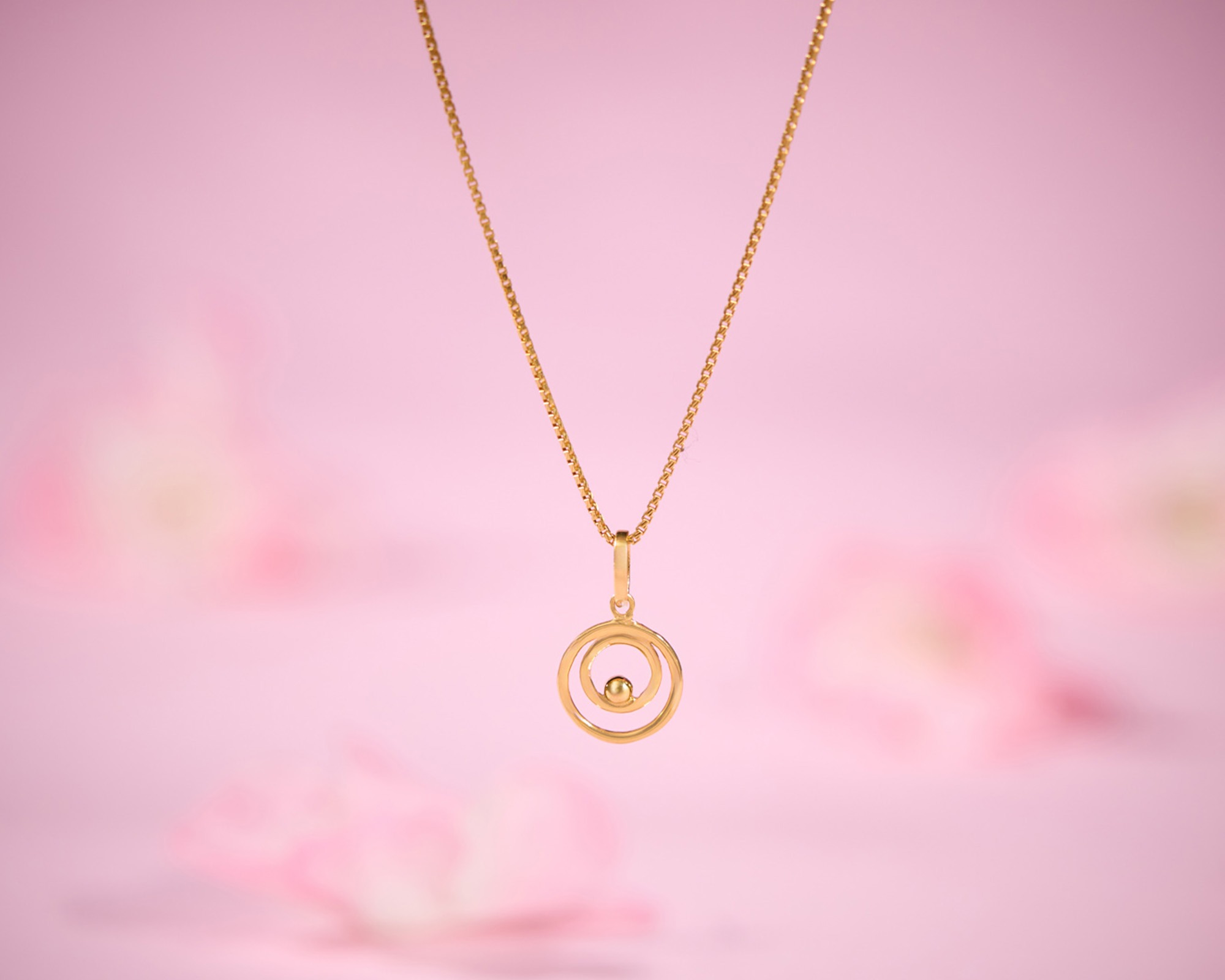 round gold pendant design