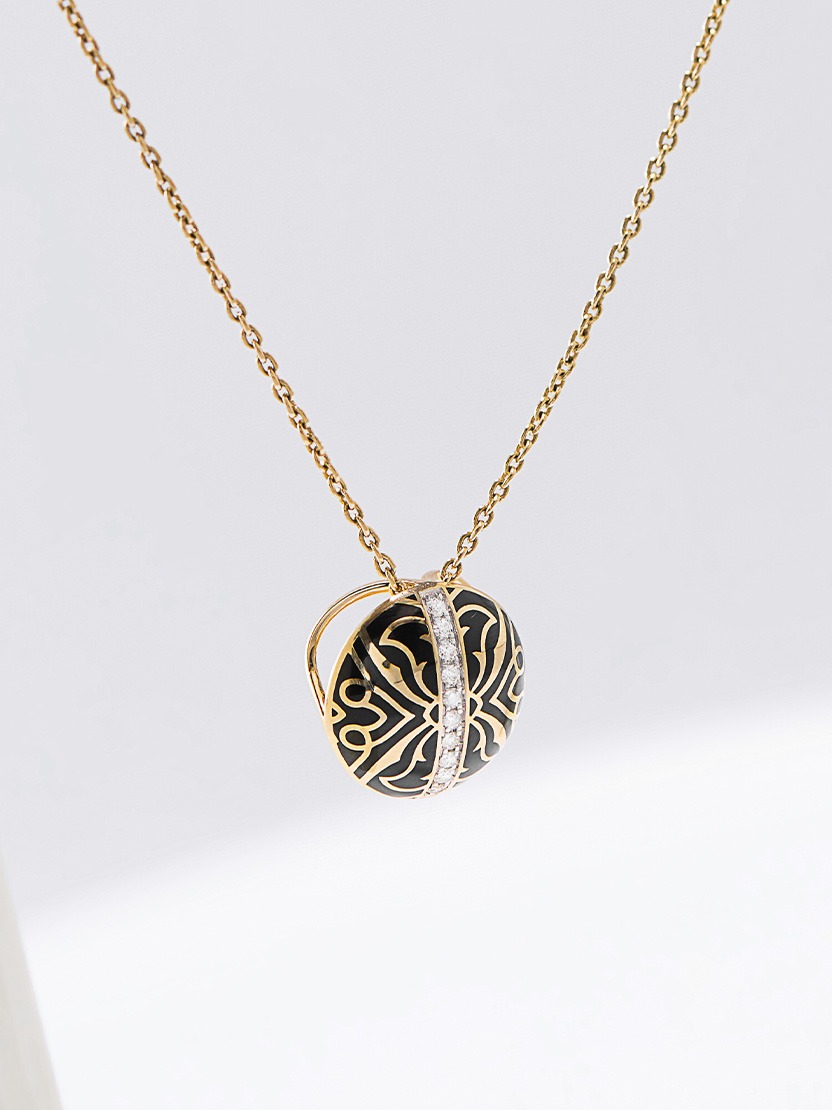 round pendant
