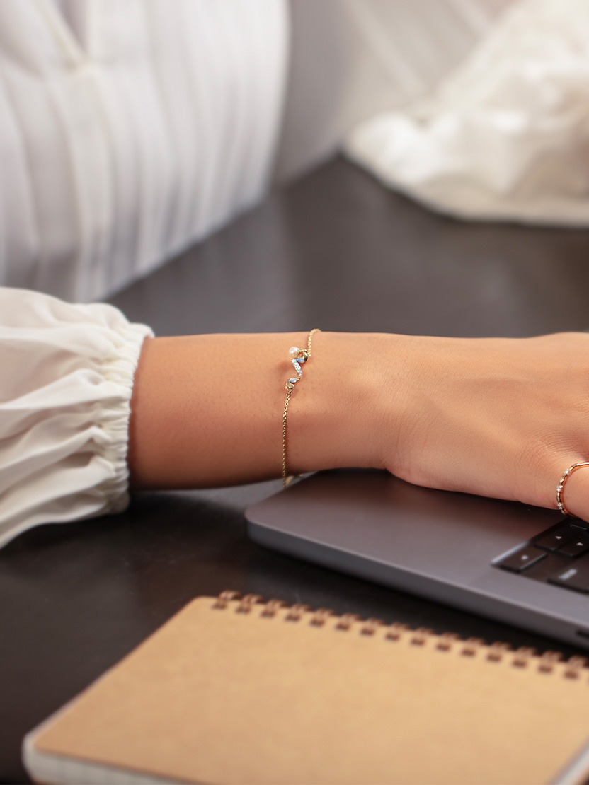 white pearl bracelet